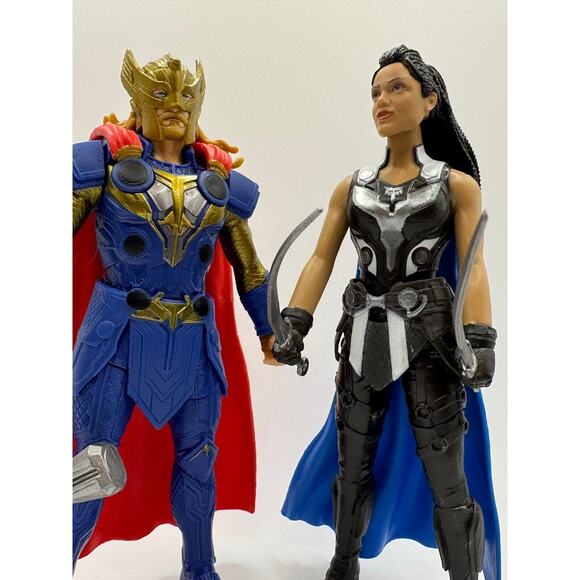 Marvel Studios Thor Love and Thunder King Valkyrie & Thor Deluxe Figures - Picture 8 of 8